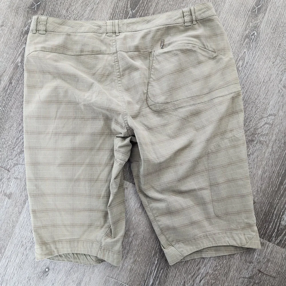 Mountain Hardwear Womens Plaid Hiking Shorts Size 6 Outdoor Trail Active